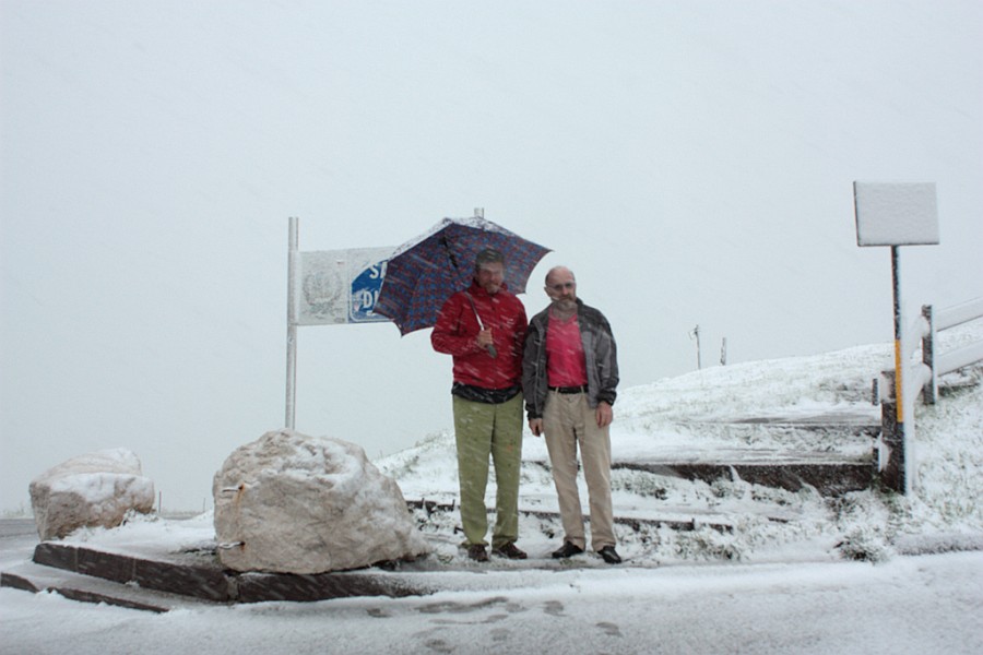 IMG_2838.jpg - Il giorno prima !  Questo avrebbe dovuto essere il primo dei due giorni di arrampicata :-( Ne approfittiamo per fare un giro a Cortina trovando  -2°  a 2200 m di quota e nevicate ...