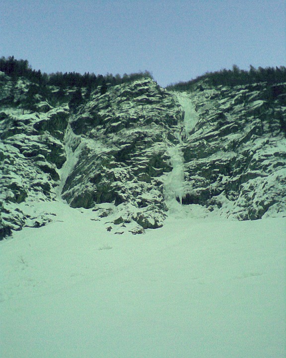 Immag031.jpg - La cascata da noi salita è 'Palin Paletta' a sinistra. Quella al centro è invece la Cascata Grande