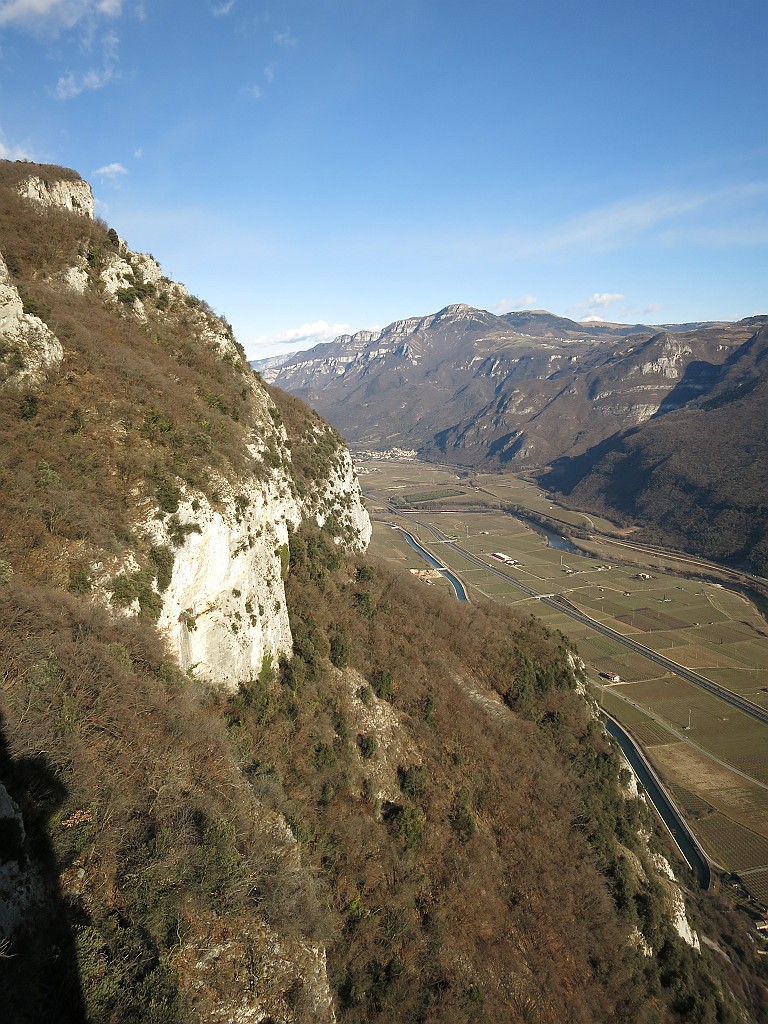 IMG_2320.JPG - Un'occhiata alla valle dell'Adige