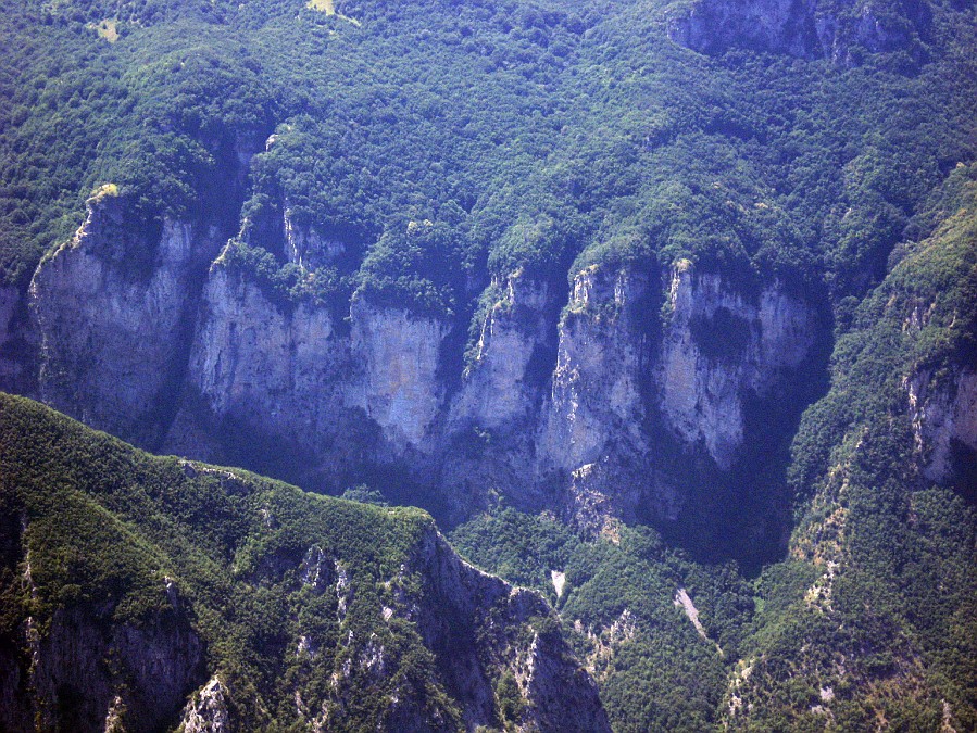 IMG_1112.JPG - Panorama dalla cima: le Torri di Monzone