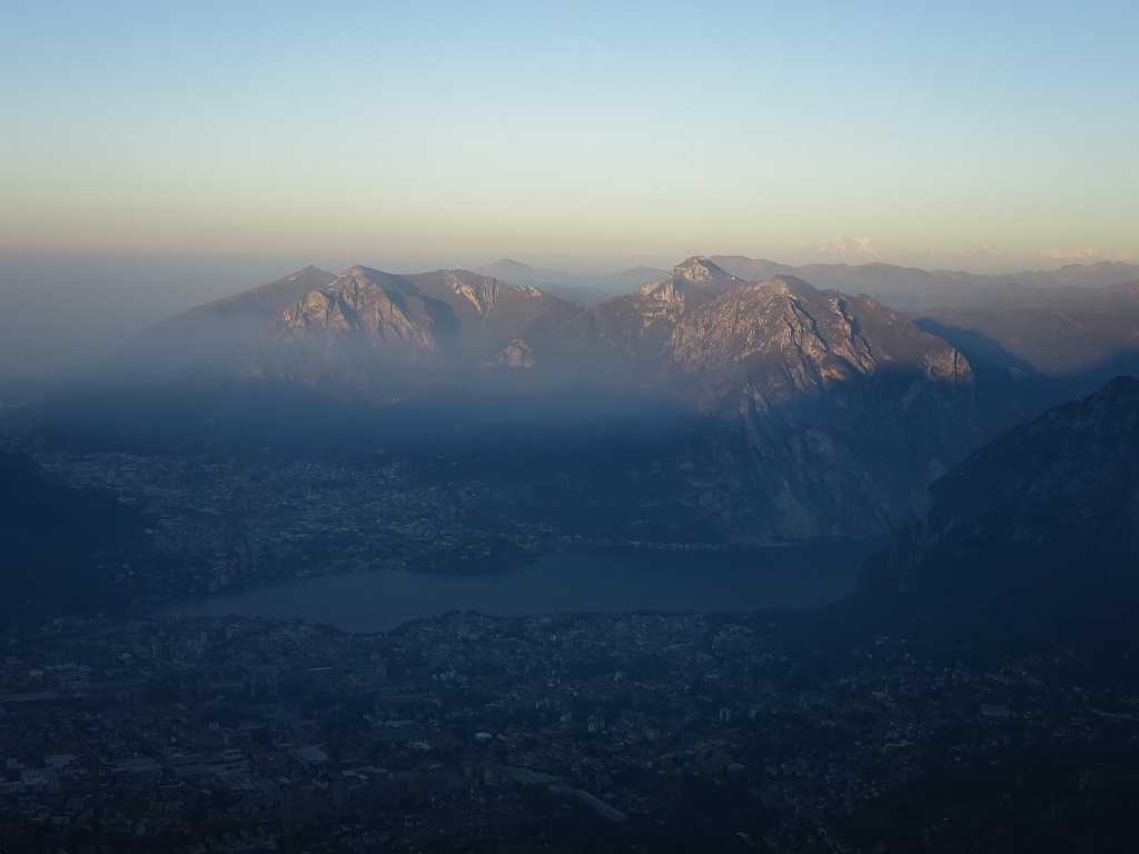IMG_7829.JPG - Qualche accenno di foschia ma dura poco, la giornata sarà ottima