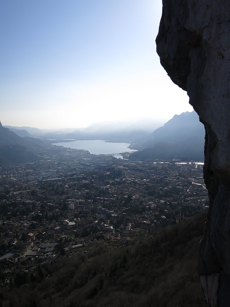 IMG_8172.JPG - Un'occhia verso il lago