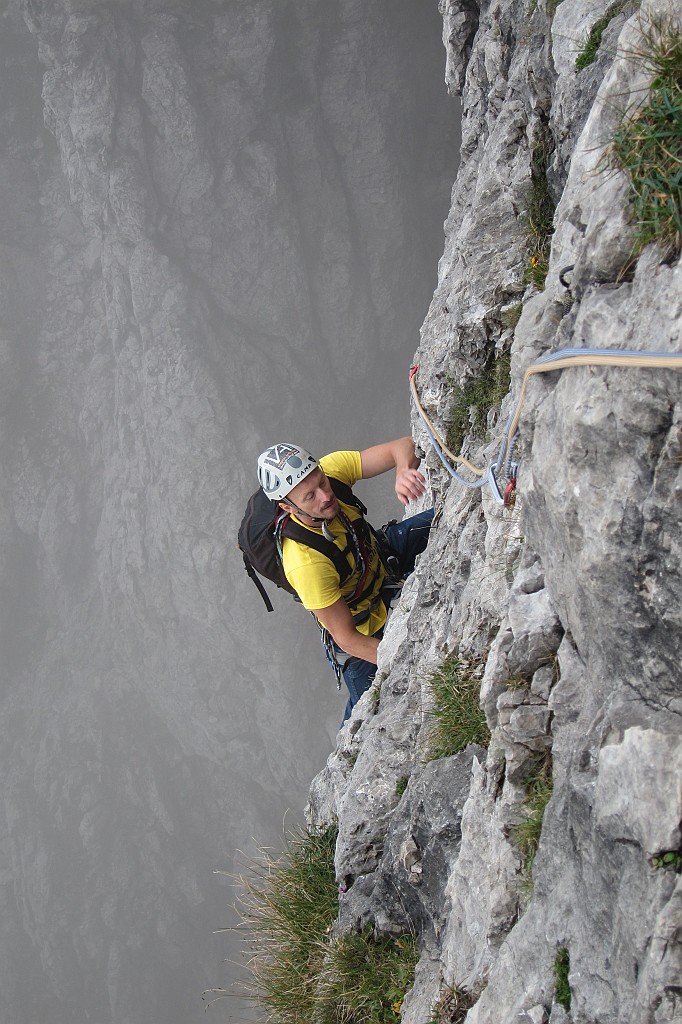 IMG_0276.JPG - Arrampicando tra le nebbie