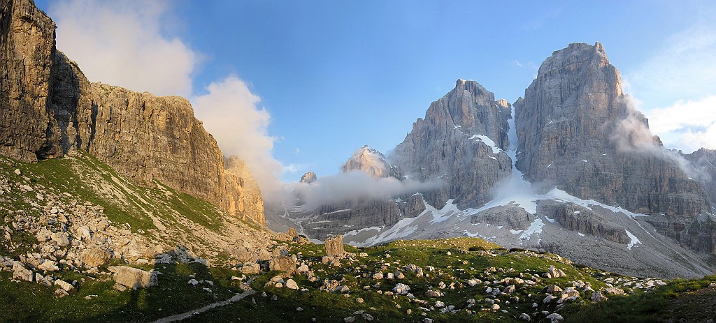 BrentaWeb.jpg - Lo splendido panorama poco fuori dal rifugio