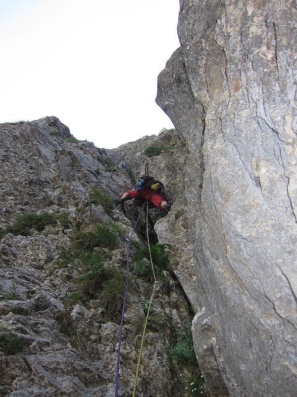 IMG_2791.JPG - Erba e roccia friabile