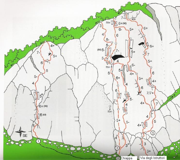 antimedale.jpg - Ottimo posto per le mezze stagioni, l'Andimedale offre brevi arrampicate su roccia ottima ma purtroppo spesso unta. La 'Via degli istruttori' poco più difficile della vicina Chiappa parte tutto a destra della parete, poi traversa leggermente a sinistra. Chiodatura buona a fittoni resinati e qualche chiodo vecchio. Consigliabili friend fino al 2 BD per integrare.