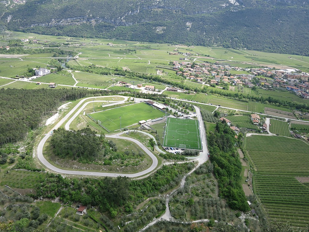 IMG_7051.JPG - Il campo sportivo di Dro