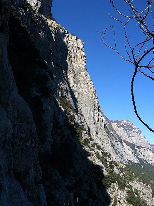 IMG_2041.JPG - La giornata si mantiene serena e il freddo non è poi così fastidioso