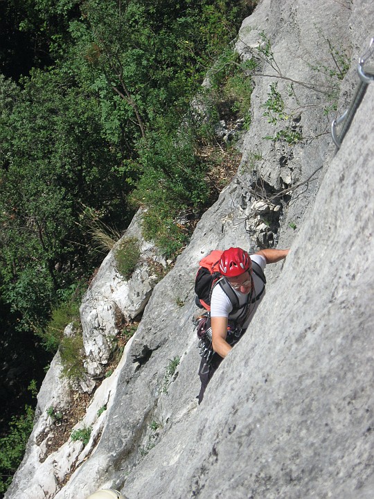 IMG_2543.JPG - Una via bella divertente, roccia buona, consigliabili friend fino al 3.
