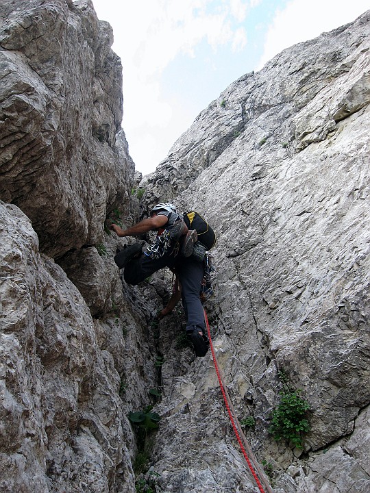 IMG_1087.JPG - L'arrampicata è in gran parte in diedri, canali, camini