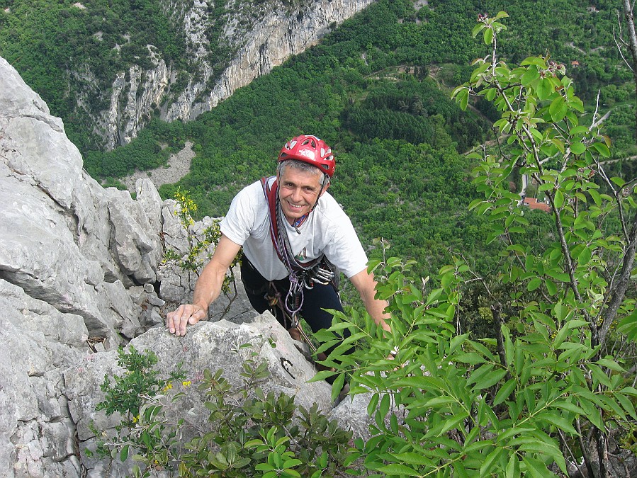 IMG2382.jpg - Daniele all'uscita della via