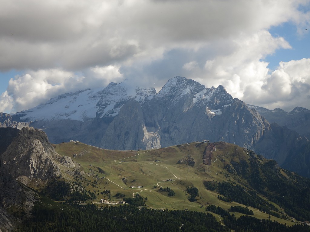 IMG_6019.JPG - La Marmolada imbiancata dalla prima neve autunnale