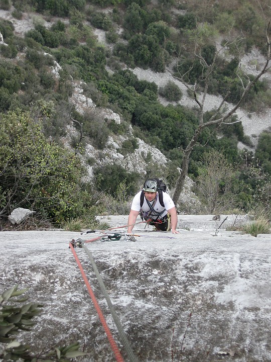 IMG_7353.JPG - Sul penultimo tiro, a mio avviso il passo più duro è proprio all'uscita di questo tiro !