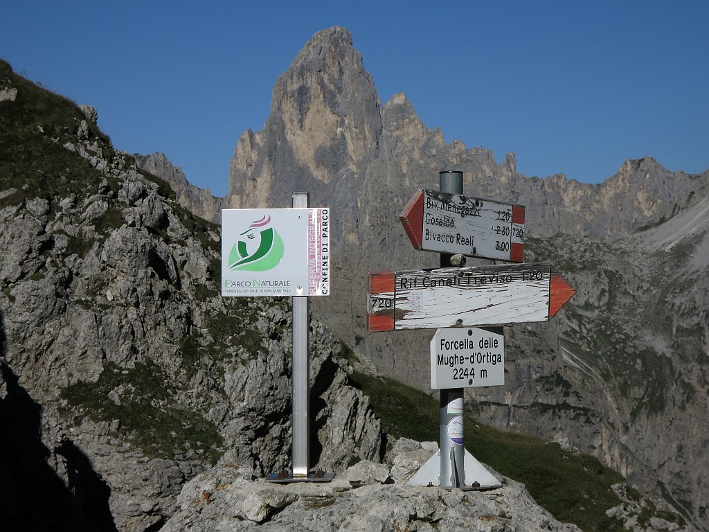 IMG_5693.JPG - La Est del Sass maor vista dalla forcella delle mughe.