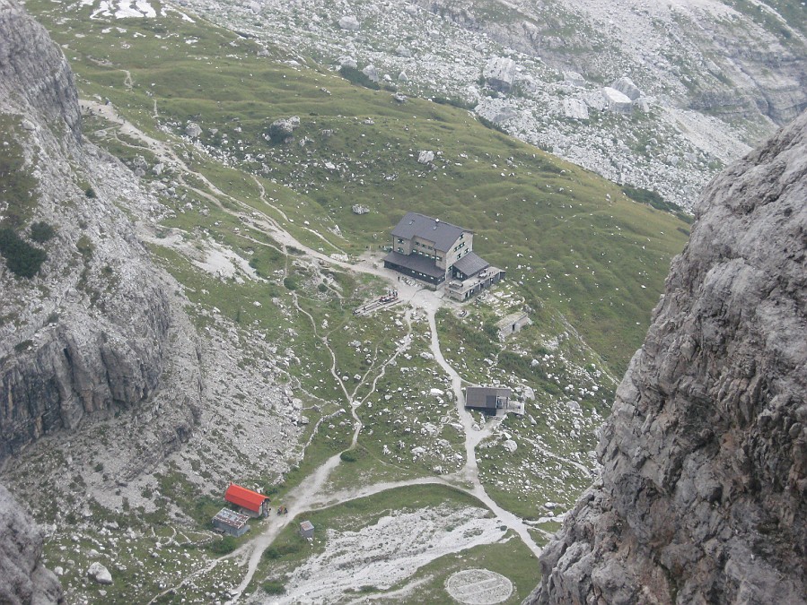IMG_1680.JPG - Vista sul rifugio Brentei