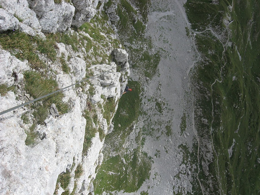 IMG_1413.JPG - Verso la fine della via. A dir la verità non sono sicuro di aver percorso la via 'Buon Compleaano' : abbiamo trovato soste su cordoni e chiodi vecchi, nessun spit o fix