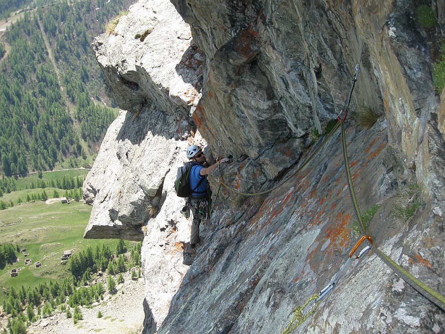 IMG_8103.JPG - Bel traverso sotto il grande tetto
