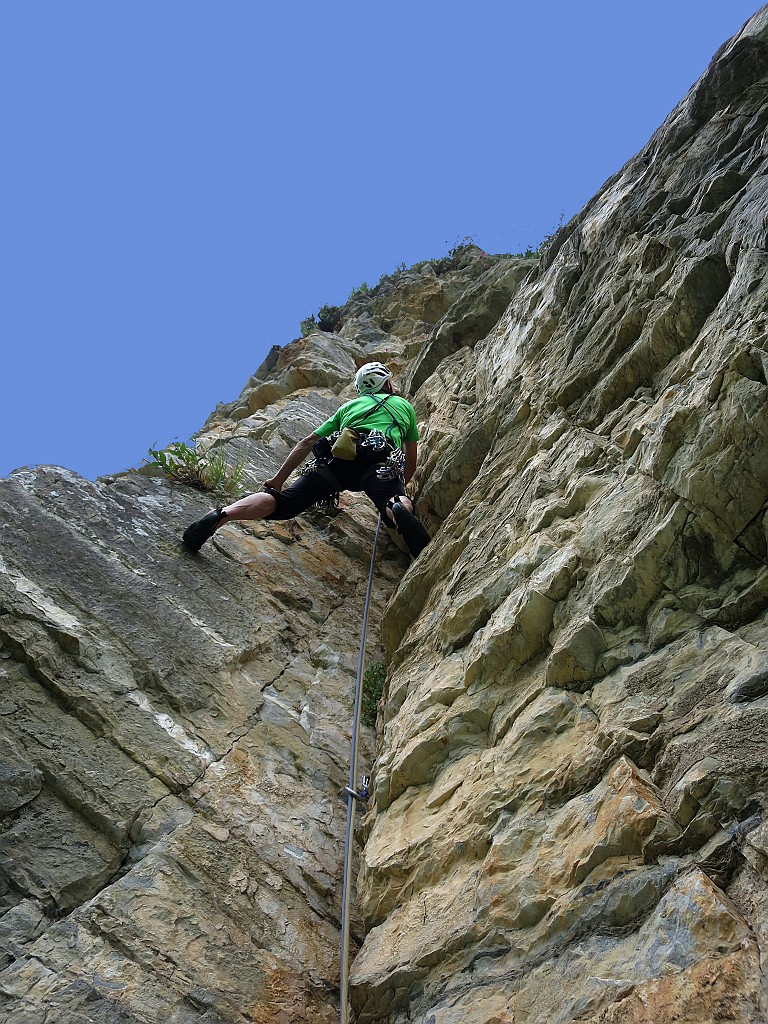 IMG_0604.JPG - Questo sembra un diedrone dolomitico !