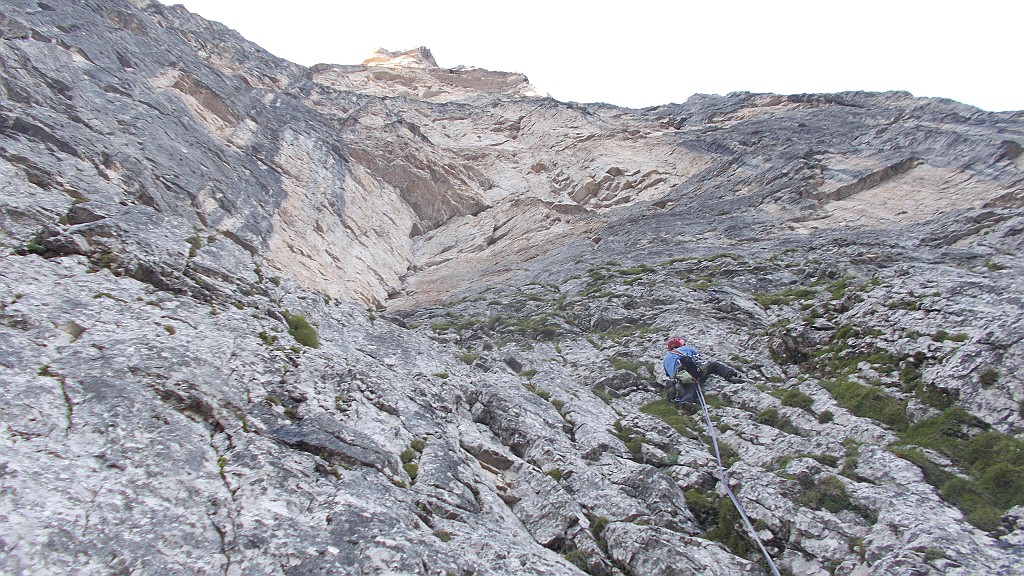 DSCN2969.JPG - Io verso il gran diedro sbarrato dal tetto