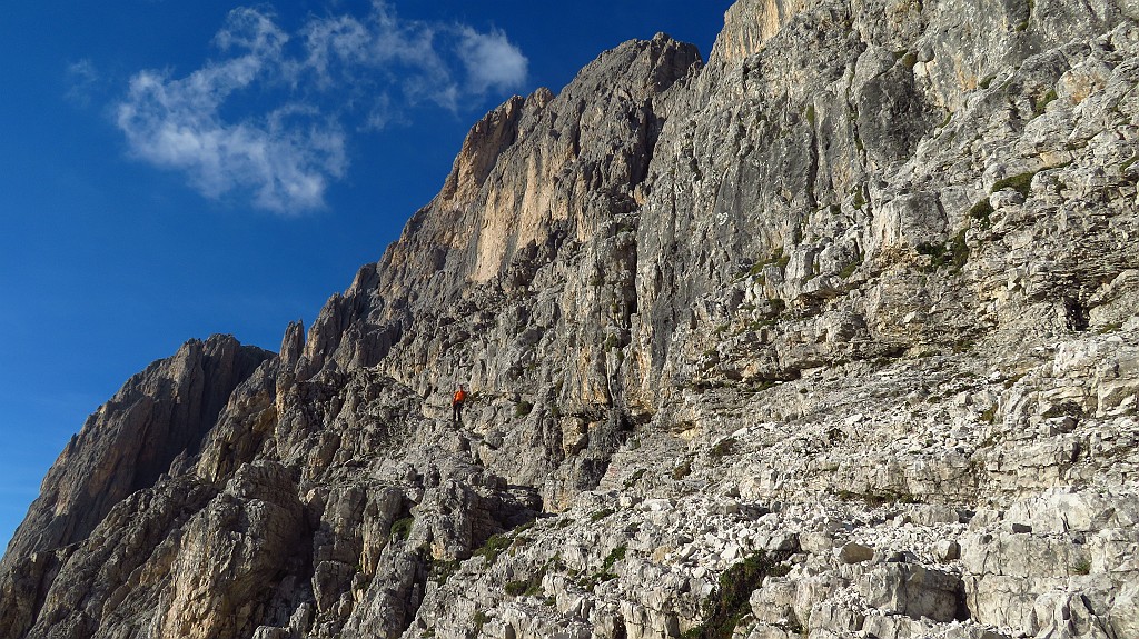 IMG_3967.JPG - L adiscesa è lungo il sentiero / ferrata per il rifugio Fronza