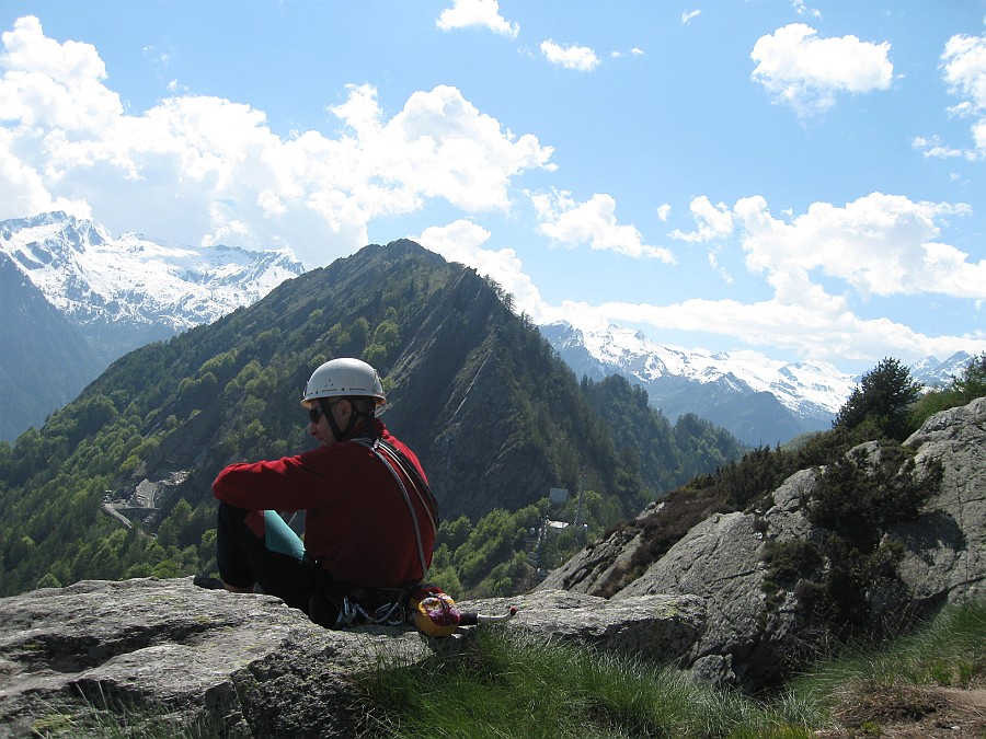 IMG_7541.JPG - Relax after climbing :-)