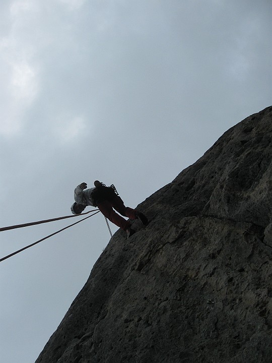 IMG_8426.JPG - Si scende tra le nebbie