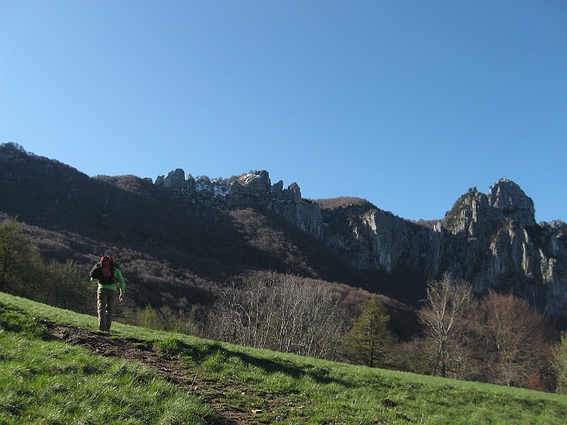 IMG_9762.JPG - Finalmente una bella giornata in questo aprile infame. Optiamo per un giro ai Denti della Vecchia nelle prealpi ticinesi.