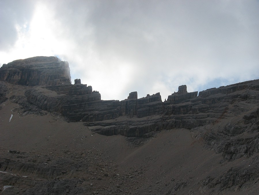 IMG_1597.JPG - Le cime del Pelmo viste dalla conca di discesa della normale
