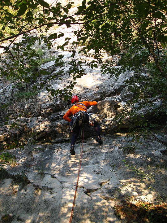 IMG_9242.JPG - Ancora sulle placche iniziali, bei passaggi tecnici